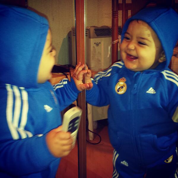 GonzalSastre's tweet photo. Y cn este rgalo de cmple celebrams la derrota dl barsa esta semana....HALA MADRID!!!!!! http://t.co/J4EzQ021us