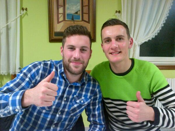 UDBarbadas's tweet photo. @JuanSuarez7 @sergiobolanho disfrutan de la cena de entrenadores tras la victoria de hoy. El filial sonrie de nuevo! http://t.co/oWUI3C7wXb