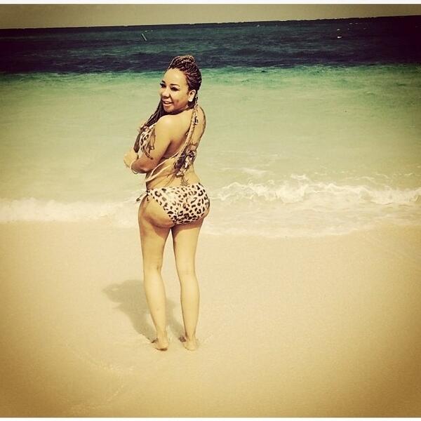 Hip_HopCulture's tweet photo. Singer//Reality TV star #Tiny shows off her curves while on vacation #TinyTonight #FamilyHustle #ThisIsHipHopCulture http://t.co/Jvo0v9lXkO