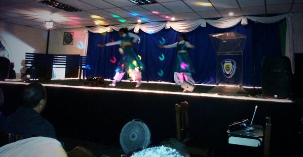 Prensacpnb's tweet photo. #PoliciaComunal Grupo de Danza Pastores Amigos de Antimano por la #Paz y la #Vida http://t.co/w8imsKhVtY