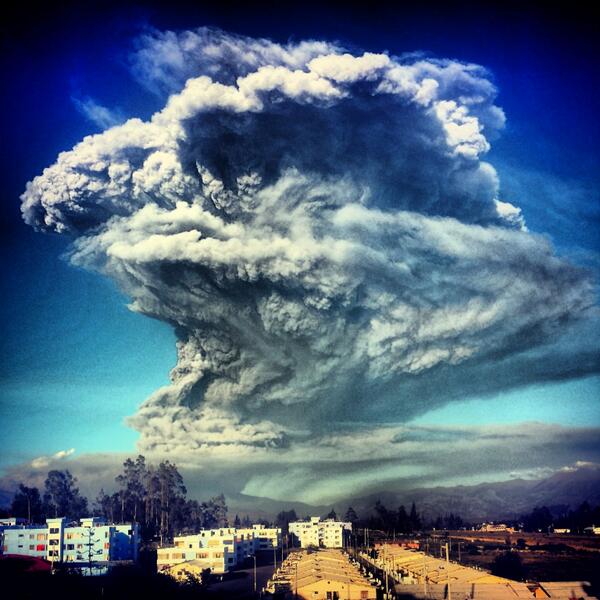 panchoandino_'s tweet image. "@JessiBarreno: Hoy con esto de la Mama #Tungurahua todos sacamos nuestros dotes fotográficos http://t.co/Z5EAgG39jj"