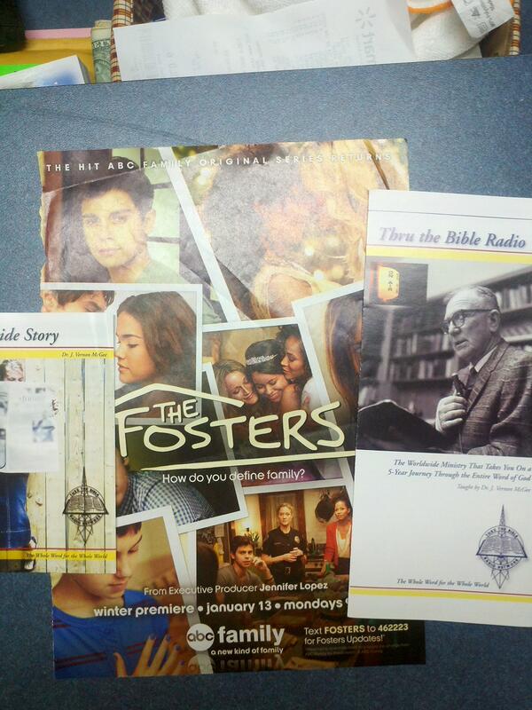 LisaSelba's tweet photo. @TeriPoloFans @TheFostersABCF #TheFosters. Tried send fan mail and got back my pic with 2 bible tracts.  Hmm http://t.co/DdlWtKEuRl