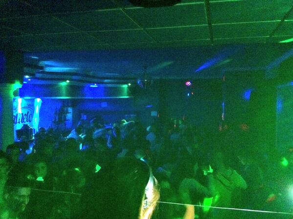 DonnaCoreDj's tweet photo. Ya estamos a tope en @salacarameloo Gracias Sevilla!!! http://t.co/4FmISvwITH