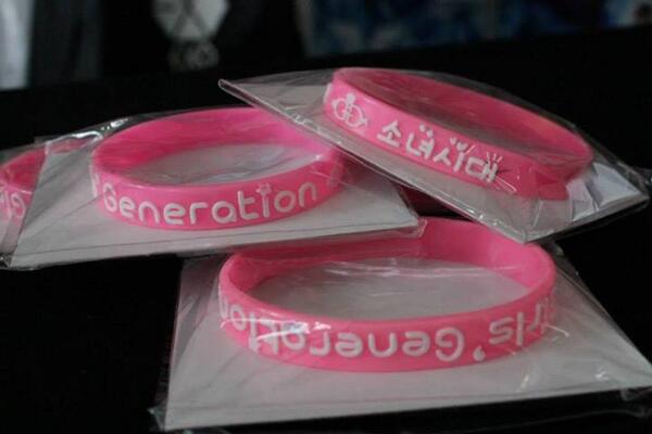 blitz_storeid's tweet photo. #Ready_Stock 
Gelang timbul SNSD 22.000 http://t.co/8mB1Vc9tMS