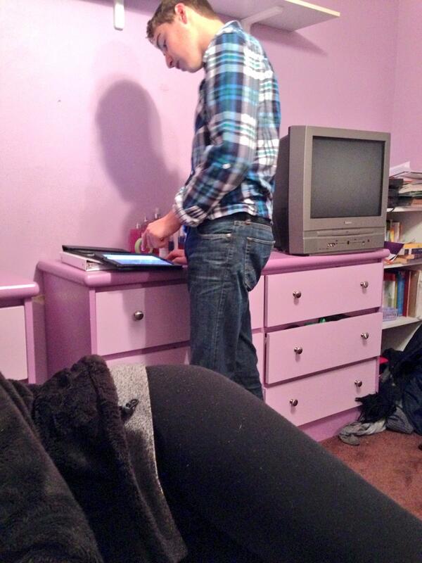 Tar_Tar_Banks's tweet image. Trying to figure out an iPad #UrbanProblems