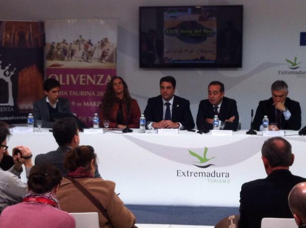 fansGinesMarin's tweet photo. 23-1-14 Ginés Marín en la rueda de prensa con motivo de la feria de Olivenza 2014 donde debutará con picadores. http://t.co/6CCE0EG42E