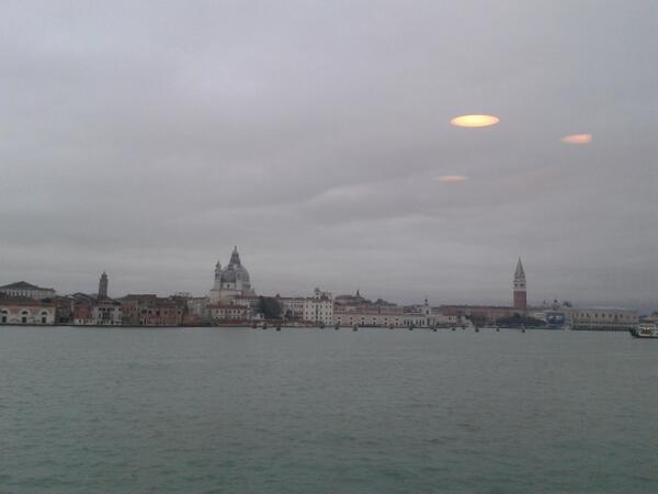 leyre_25's tweet photo. Despertar en venecia y ver esto x la ventana : ) !!@Ainhoa_om http://t.co/K9qXQ7Ob9N