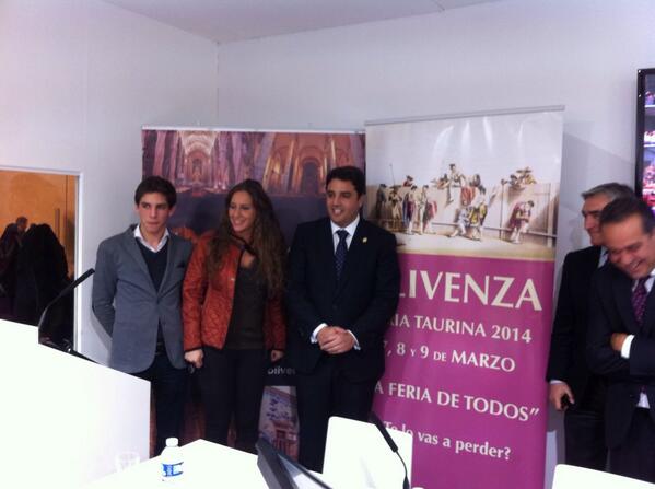 fansGinesMarin's tweet photo. Ginés Marín con María Toledo(cantaora de flamenco) y Bernardino Piriz ( Alcalde de Olivenza) rueda de prensa Madrid http://t.co/wfiA2YDKdi