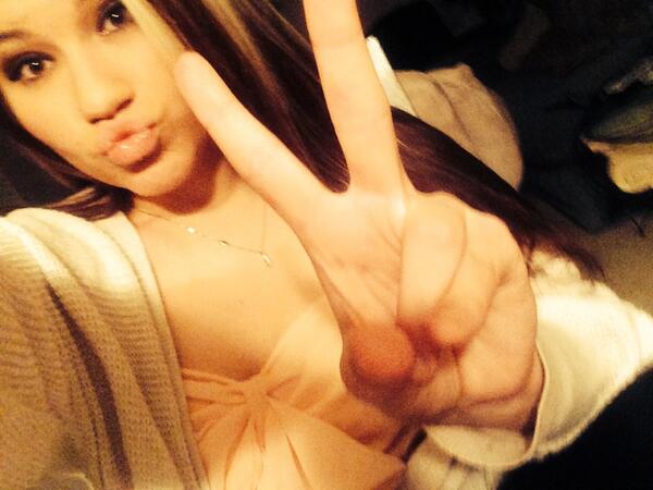 kaelyn_brooke's tweet photo. Hi Gco let's play http://t.co/t1s1QTpnI1