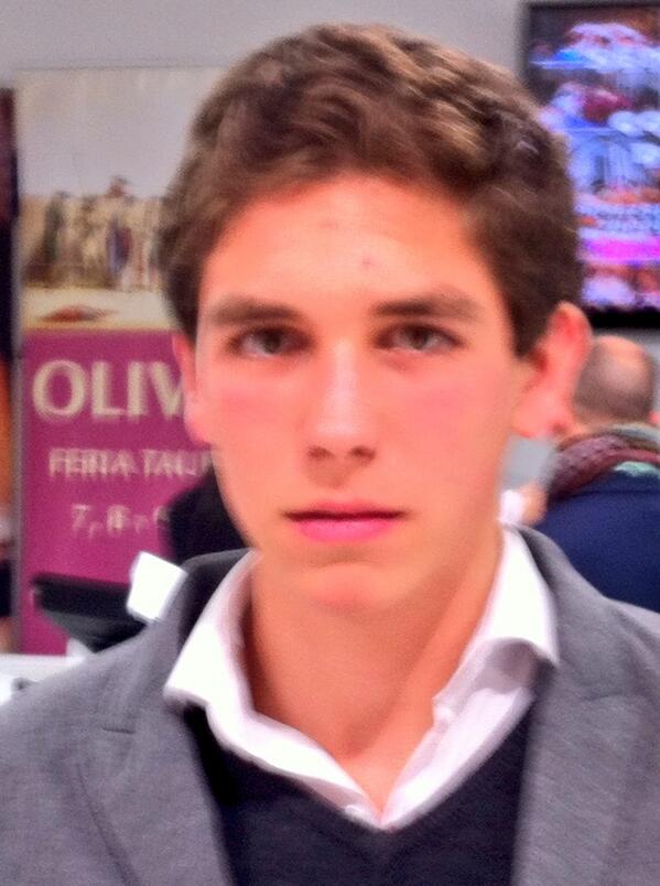 fansGinesMarin's tweet photo. Ginés con solo 16 años aparenta una madurez increible, una cualidad importante para ser torero. http://t.co/jMNPueTsHS