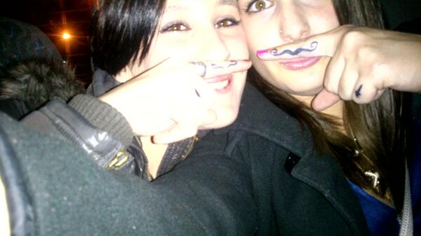 graarodriguez's tweet photo. Bigotitoo vamonos de fiestaa!! Jjajja @amandacolada http://t.co/NeEmEfYF8G