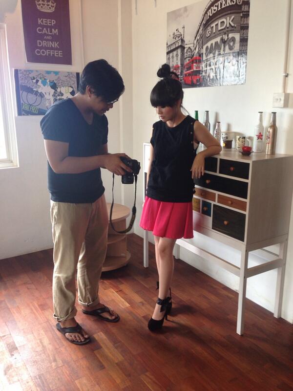 Lagi pemotretan buat xpResi look 2014 <a href="/knockknockstore/">knockknock</a>