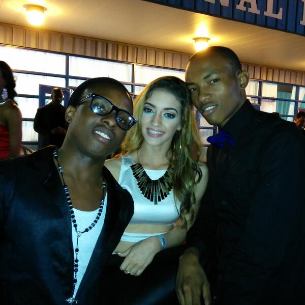 DIGICELJamaica's tweet photo. #DigiTwitPic winners @jamoyreynolds and @KidGANGSTAN3rD got a chance to meet @SamanthaJLive at the @YouthViewAwards. http://t.co/JVMaoC2H26