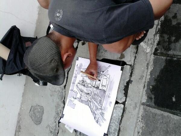 Tau gak.. Mas Endra dari <a href="/ISJogja/">IS Jogja</a> lagi sketching pake rotan loh.. Cc: <a href="/GambarBareng/">GambarBareng</a> Jogja