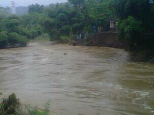 jati_ep's tweet photo. @infokabkendal Weleri Nawangsari kali mati longsor http://t.co/2oyvrhfS6V