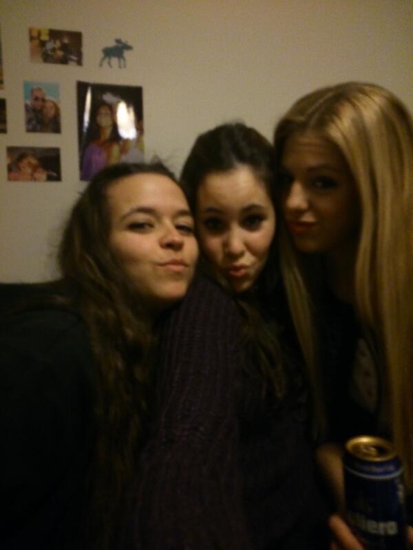 evaaamolina's tweet photo. Se termino lo bueno, volvemos a españa! @TatianaCaadilla  Te echaremos de menos @MacarenaBlanco7 :( http://t.co/GRwm0Cpez3