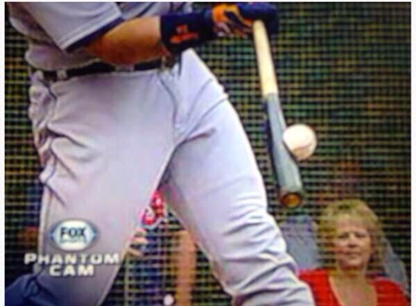 BasebaIl_Pics's tweet photo. This is what happens when Miguel Cabrera connects with a baseball. http://t.co/YuLS8NH0Xl