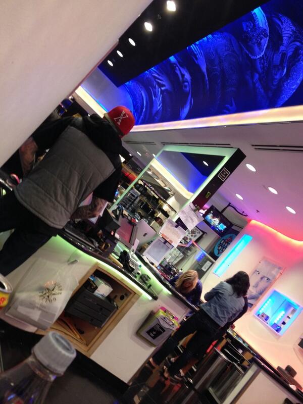 growknee's tweet photo. #starlighttattoolasvegas #LasVegas #tattoo #tattooedgirls #tattooshop #busy #BigGame #Broncos #SuperBowl #footballgam http://t.co/XQzKftS1yi