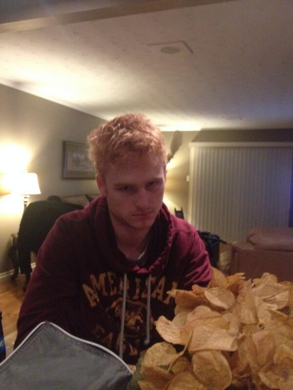 GeeRoySimmons2's tweet photo. So mad that no one favourited my last tweet #lookhowmadmyfacelooks http://t.co/SlLhuG2gyy