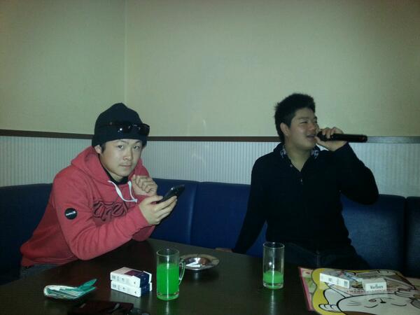 seeds0405's tweet photo. 久々にカラオケきたこの30分75円の招き猫に昼間から http://t.co/PCI8kajgAv