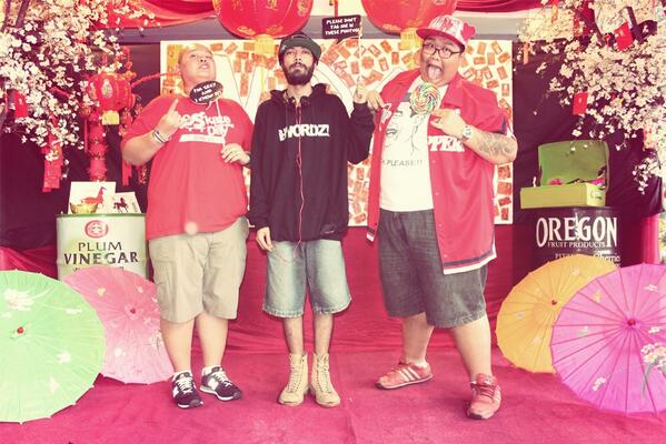 tyaetatea's tweet photo. Mariiiiiibaeerrrrrrmaiiin...... Bersama @vikrirasta @Mang_Atot dan @tyaetatea ..Folloow kami yaaa.. @MariBermain_ID http://t.co/4U0B3a7Bk9