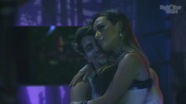 Esquentados's tweet photo. tire suas mãos de mim, eu não pertenço a vc http://t.co/s5hMjlznV0