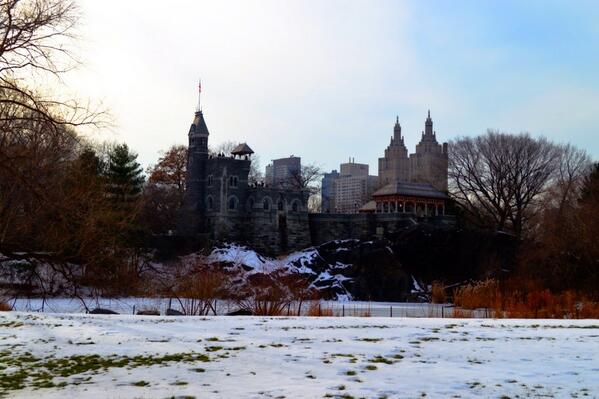 ParulPatial's tweet photo. Evening at belvedere castle...@CentralParkNYC http://t.co/bh3OvSh194