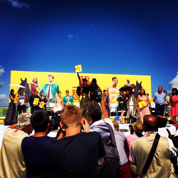 Love this pic. Press going crazy for winners of #MostElegantCouple yesterday with <a href="/official_jb_met/">Official J&B MET </a> &amp; <a href="/expressoshow/">Expresso Show</a>