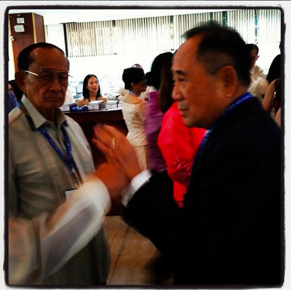 manilabulletin's tweet photo. Former President Fidel V. Ramos & former House Speaker Jose de Venecia, Jr. are welcomed into the MB lobby. #MB114 http://t.co/rUAUcSO8ZN