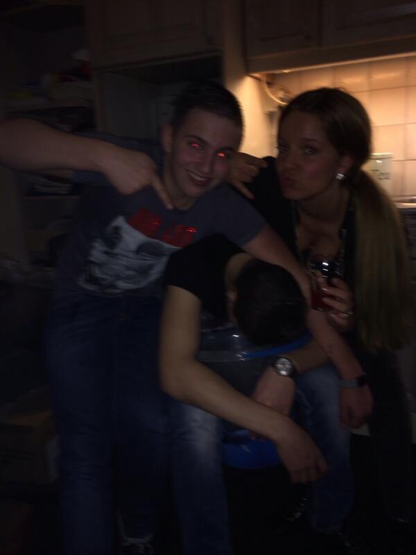 JasonvandeW's tweet photo. @vdtjeee zatte hond http://t.co/6xVUxeAK10