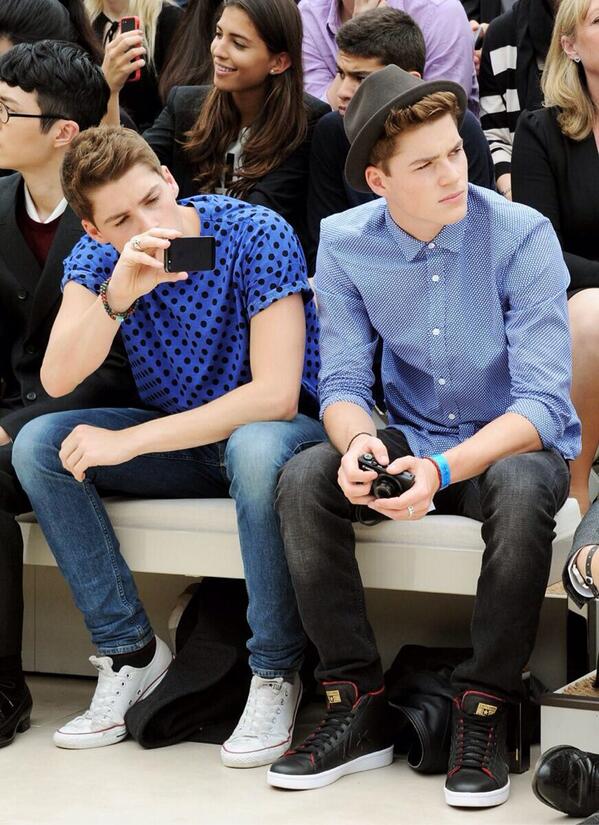 jacksbsgdr's tweet photo. Quanto siamo fighi gente. http://t.co/J42SeqaqEY