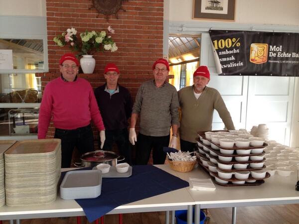 En de andere vrijwilligers van Staatsbosbeheer serveren een lekkere kom soep <a href="/dopersduin/">Dopersduin</a> !