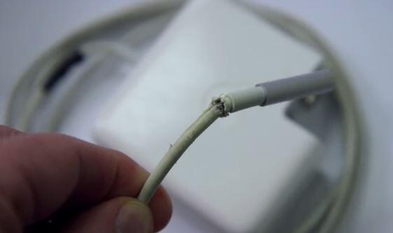 booomerang_it's tweet image. This is planned Obsolescence. #Why is @apple building such faulty products? A new power adapter costs min 80 USD.