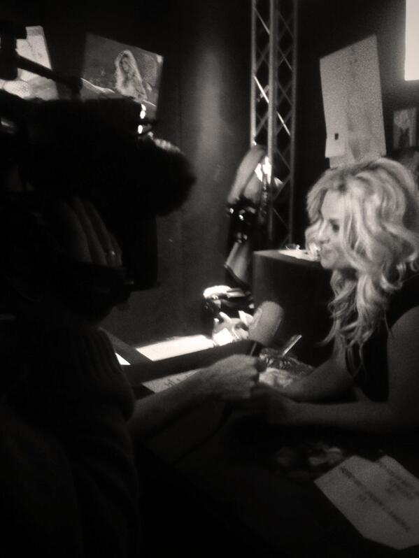 BobbiEden's tweet photo. Reportage EenVandaag over mijn boek &amp; leven. Uiteraard kwamen ze me ook even filmen op de @KamaSutrA_beurs  26-02 http://t.co/biVDmyaUl2
