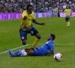 hddhdsj's tweet photo. عاجل●

الخبير محمد فودة: قرار الحكم بإحتساب ركلة جزاء لنادي #النصر "خاطئ" وكان من المفترض احتساب خطأ لـ العابد! http://t.co/l0harpWdeL
