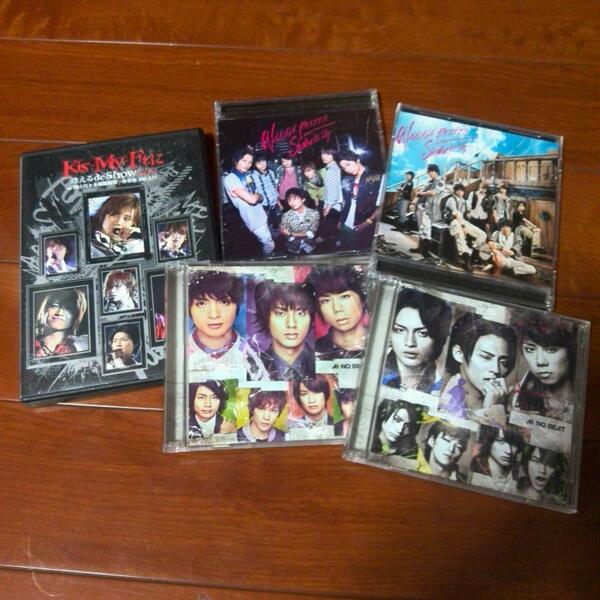 7west_0818xxx's tweet photo. 拡散希望
この垢を広めたいのでプレゼント企画します。
条件
フォロー＆このツイートのＲＴ
提供グッズの拡散です。
※ワナビーとアイノビートはケース難有りです。神経質な方はご遠慮下さい。ＣＤには特に問題有りません。#無償提供 http://t.co/4XPRvxESzM