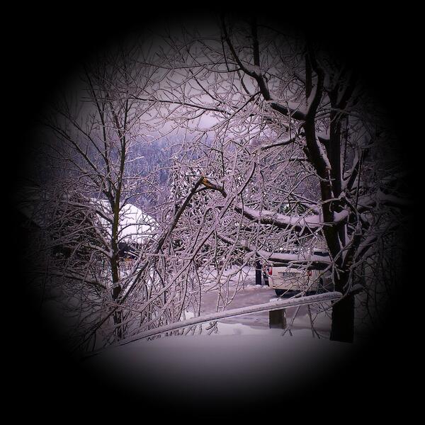 JejikaP's tweet photo. Zgornja Savinjska dolina brez elektrike. Posledično večina brez ogrevanja. http://t.co/AaFxfglHzx
