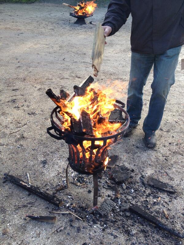 En bij een Winterwandeling hoort een lekker warm vuurtje...! Verzorgd door de vrijwilligers van #Staatsbosbeheer