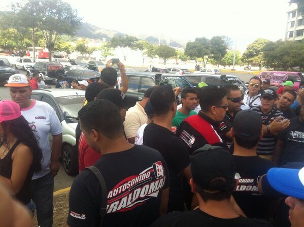 Meg4Sound's tweet image. En la concentración de la caravana en Apollo al Car audio