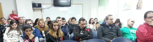Hermandadlapaz's tweet photo. Buena acogida por parte de los asistentes a la reunión de nuestra futura Hermandad de la Paz. http://t.co/rzZR8JdRNI