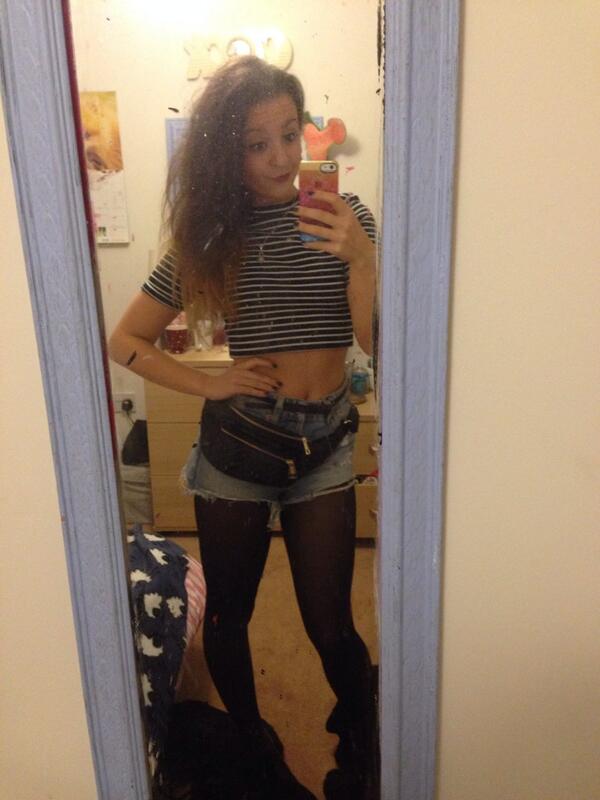 SammieFletch's tweet image. Thanks @taranosullivan for my birthday bumbag 💋💋❤️ #poserrr