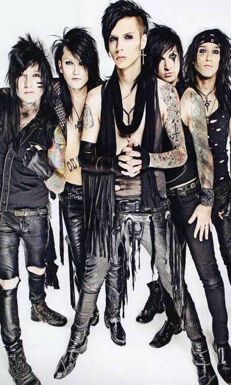 gee_bvb's tweet image. Uggghhh woke up today with a pain in my back but BVB came on and cheered meh up !! Yay :)