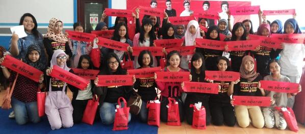 1D_Southborneo's tweet photo. 1st gathering, we ♥ u @Harry_Styles @zaynmalik @Louis_Tomlinson @Real_Liam_Payne @NiallOfficial http://t.co/8ZgxJrZUD7