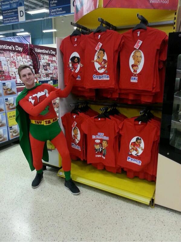 WalesInUnion's tweet image. Our exclusive range of @mumphtoons T shirts and @TaffManTM costume is available at Tesco Extra stores!