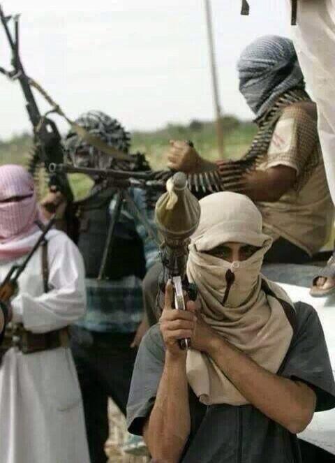 WikileaksMENA's tweet photo. ثوار العشائر في الأنبار أبهروا العالم وصدموا المالكي وقطعوا طريق الإمدادات العسكرية المتجهة الى النظام السوري. http://t.co/MnC9wRj5cB