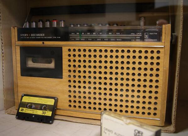 thorip65's tweet photo. Mein Jugendweihegeschenk 1979. Preis: 860 DDR Mark. http://t.co/FG8hruOvEF