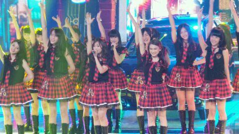 hondaisme's tweet image. Thanks fans JKT 48! Follow us dan like fb Hondaisme for more photos @officialJKT48 di Pesta Bintang Honda Mobilio