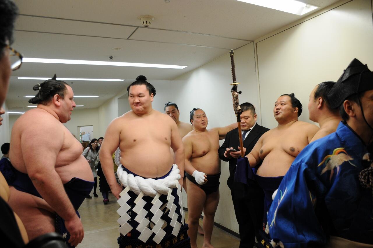 日本相撲協会公式 九州場所まで あと4日 雅山 横綱白鵬土俵入りを前に 臥牙丸 豊ノ島もリラックスした表情 Sumo Http T Co Okrqosjnzy Twitter