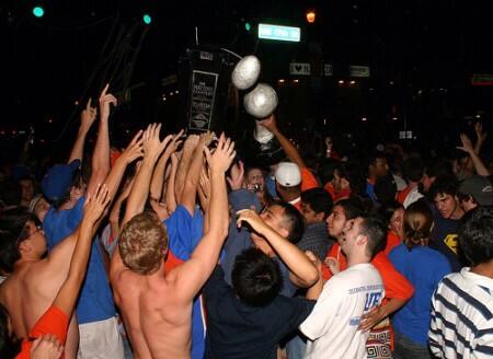 Party_Tweets_'s tweet photo. List of the BEST party schools! See where your school stands 😆🍻 http://t.co/2k6EKg19qi http://t.co/z56GpZsysr