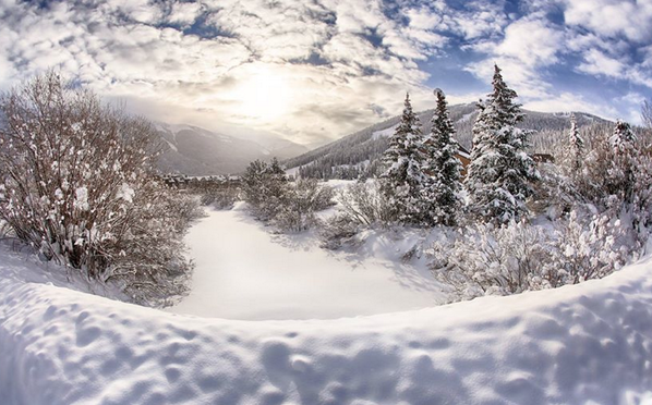 CopperMtn's tweet photo. With 3' of snow this week skiing is amazing, TUCKER will be opening at 10AM! Full report: http://t.co/VtTqQQ3YGi http://t.co/eV9mvlBomJ